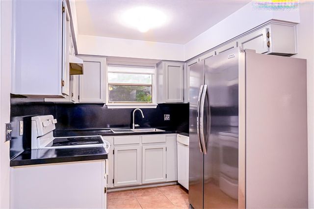 5608 Cougar DR 118, Austin, TX 78745