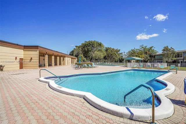 7200 NW 4th Pl 201, Margate, FL 33063