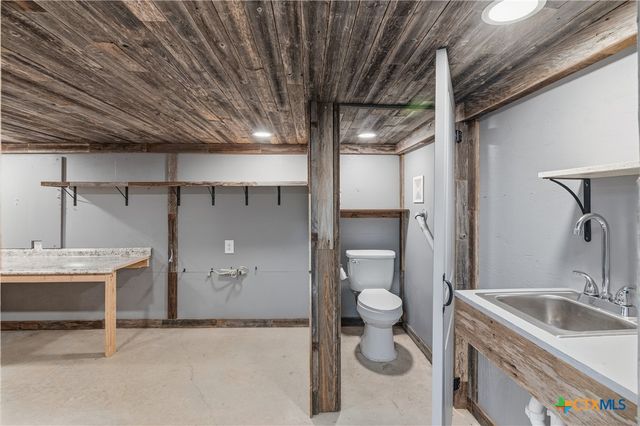 2948 Goodwin Lane, New Braunfels, TX 78130