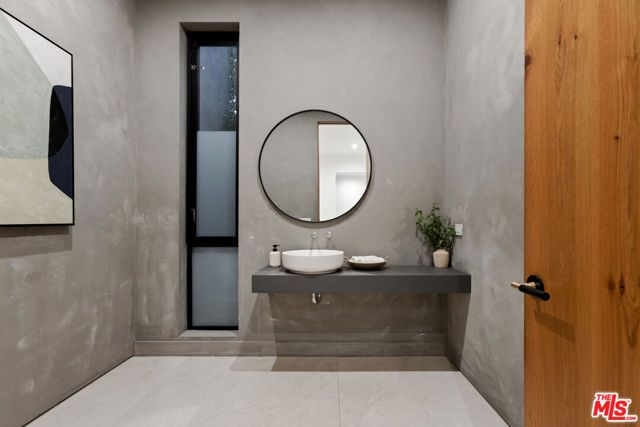 356 N La Jolla Avenue, Los Angeles, CA 90048