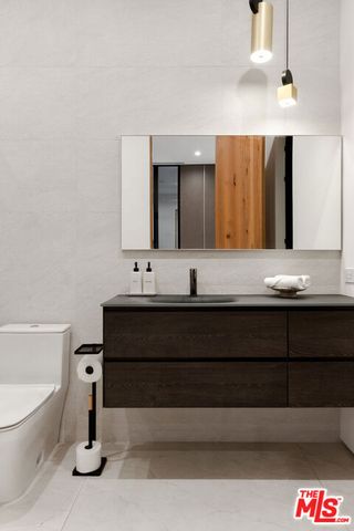 356 N La Jolla Avenue, Los Angeles, CA 90048