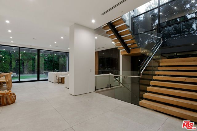 356 N La Jolla Avenue, Los Angeles, CA 90048
