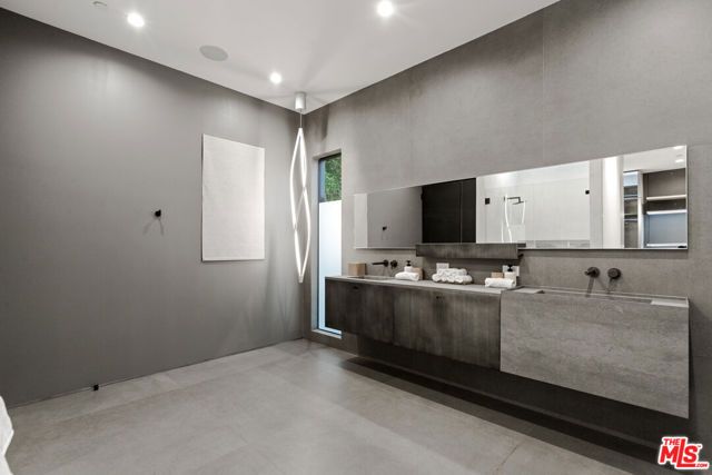 356 N La Jolla Avenue, Los Angeles, CA 90048
