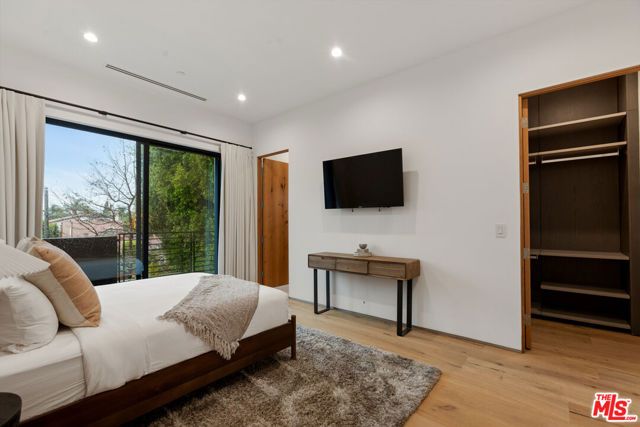 356 N La Jolla Avenue, Los Angeles, CA 90048