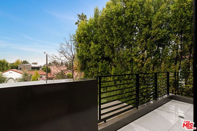 356 N La Jolla Avenue, Los Angeles, CA 90048
