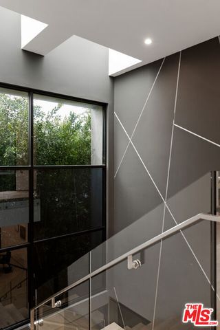 356 N La Jolla Avenue, Los Angeles, CA 90048