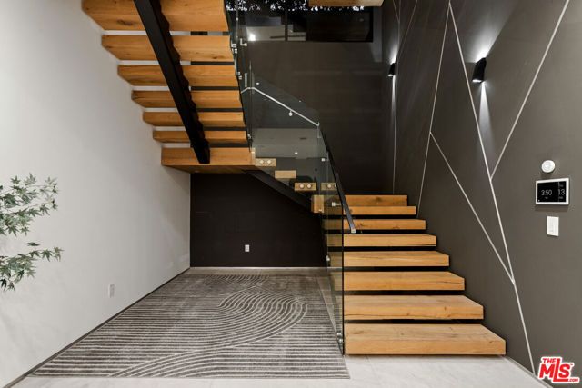 356 N La Jolla Avenue, Los Angeles, CA 90048