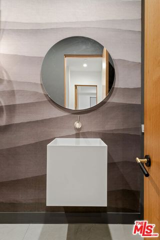 356 N La Jolla Avenue, Los Angeles, CA 90048