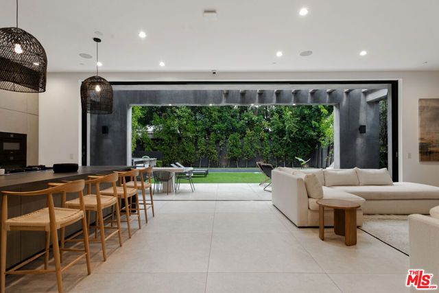 356 N La Jolla Avenue, Los Angeles, CA 90048