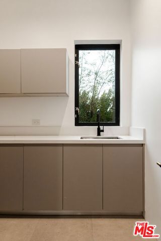 356 N La Jolla Avenue, Los Angeles, CA 90048