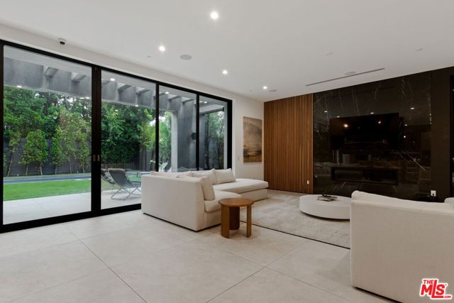 356 N La Jolla Avenue, Los Angeles, CA 90048