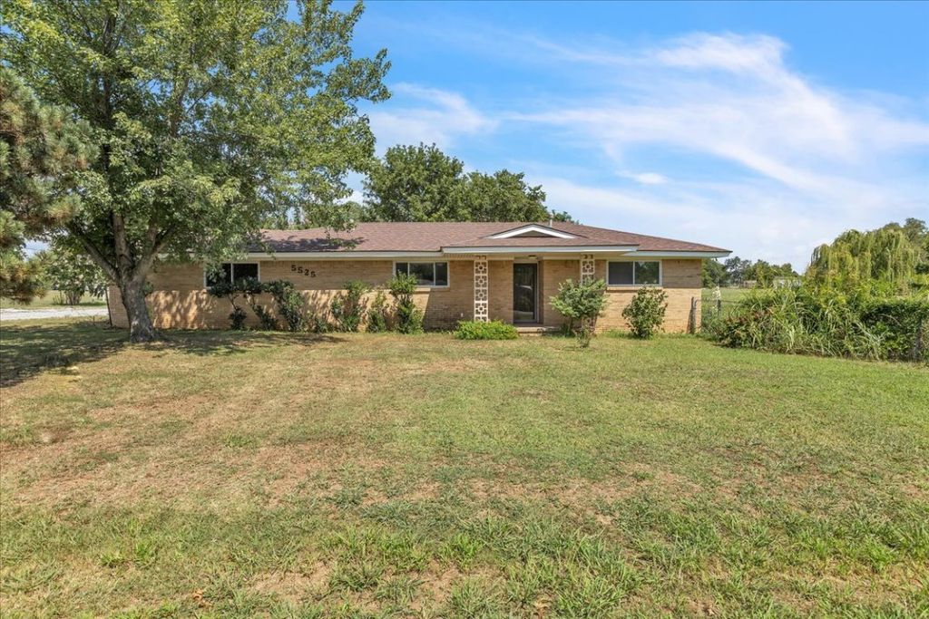 5525 N Blue Lake Drive, Norman, OK 73069