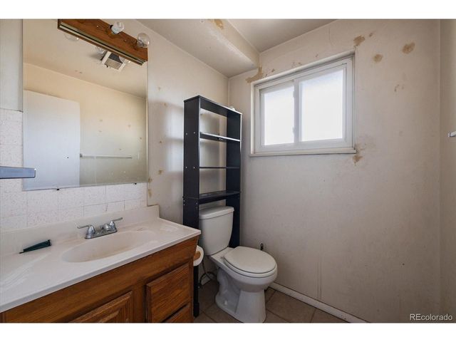 1048 Granby St, Aurora, CO 80011