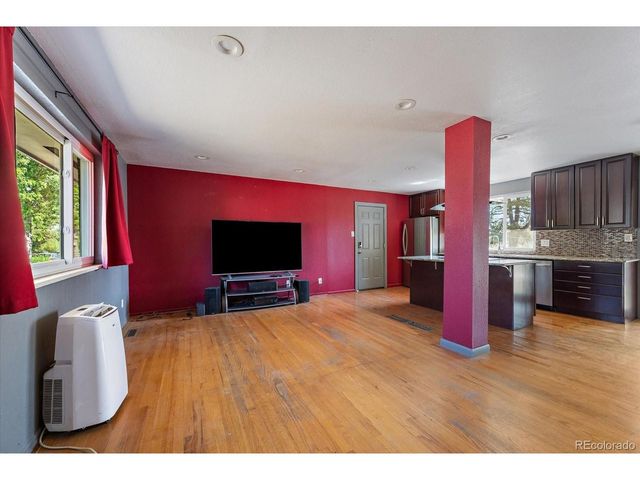 1048 Granby St, Aurora, CO 80011