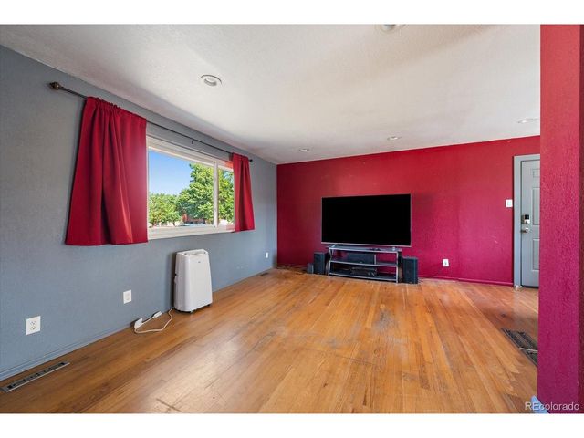 1048 Granby St, Aurora, CO 80011