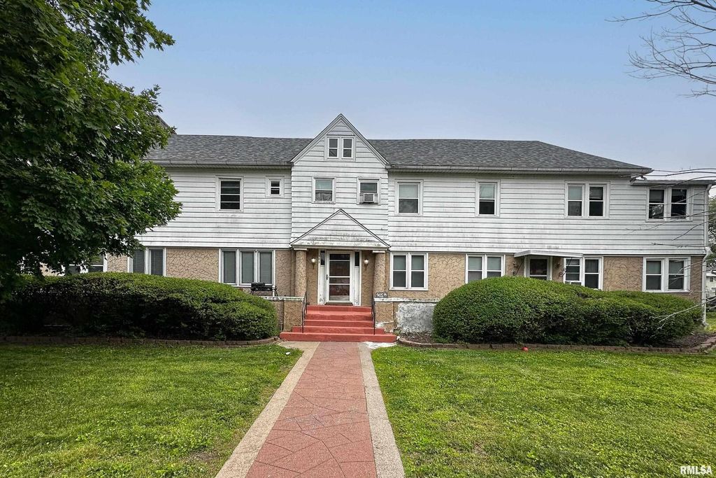 905 S 5TH Avenue, Clinton, IA 52732