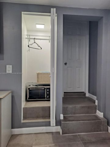 2242 Polk St, Hollywood, FL 33020