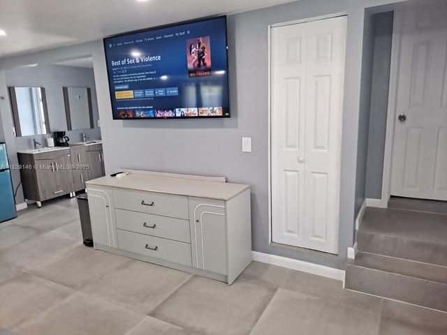 2242 Polk St, Hollywood, FL 33020