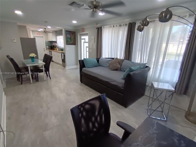 2242 Polk St, Hollywood, FL 33020