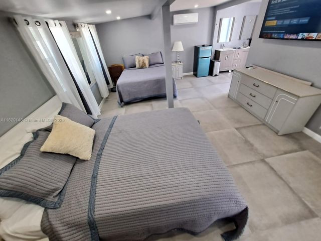 2242 Polk St, Hollywood, FL 33020