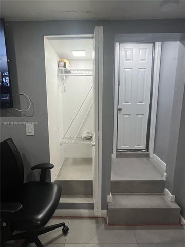 2242 Polk St, Hollywood, FL 33020