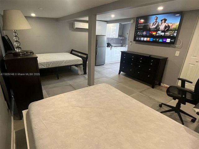 2242 Polk St, Hollywood, FL 33020