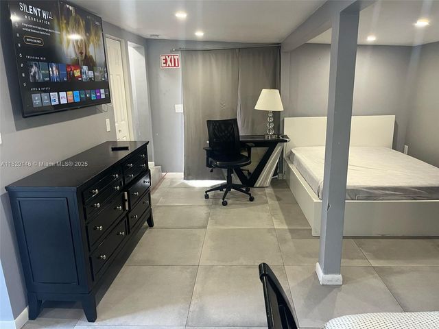 2242 Polk St, Hollywood, FL 33020