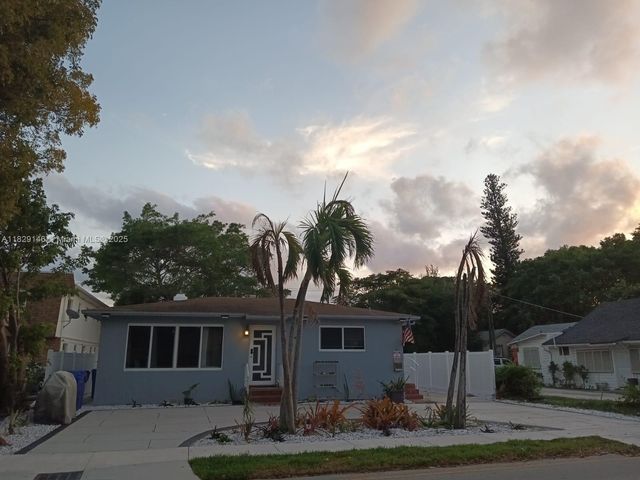 2242 Polk St, Hollywood, FL 33020