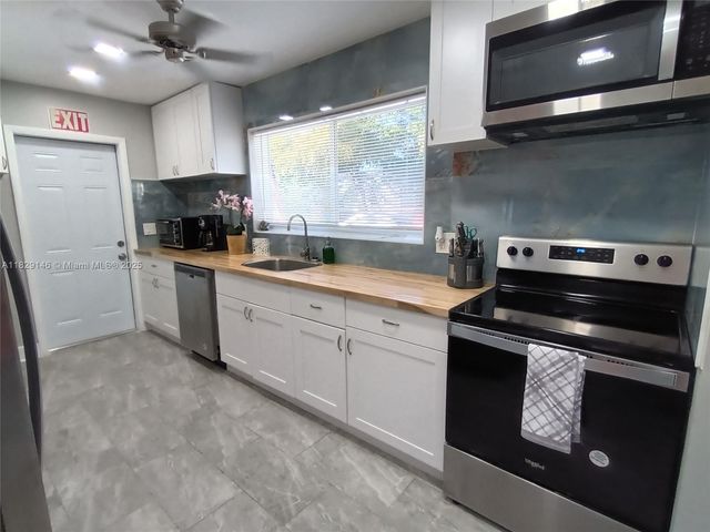 2242 Polk St, Hollywood, FL 33020