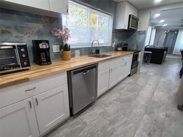 2242 Polk St, Hollywood, FL 33020