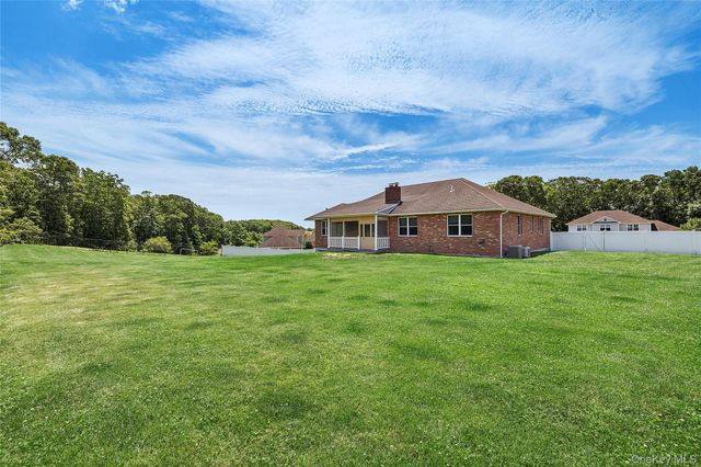 52 Mastro Road, Calverton, NY 11933