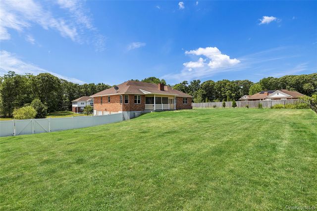 52 Mastro Road, Calverton, NY 11933