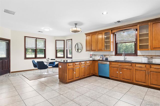 52 Mastro Road, Calverton, NY 11933