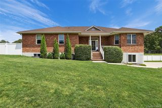 52 Mastro Road, Calverton, NY 11933