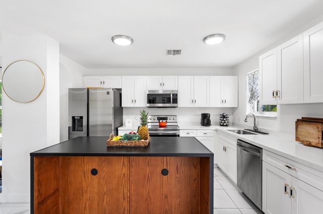 16931 93rd Road N, Loxahatchee, FL 33470