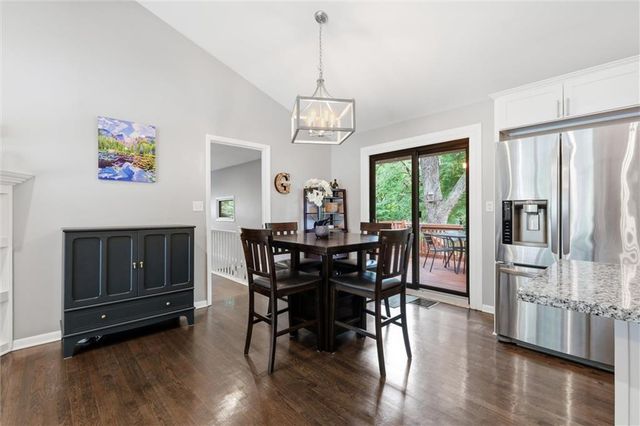 8025 Maple Street, Prairie Village, KS 66208