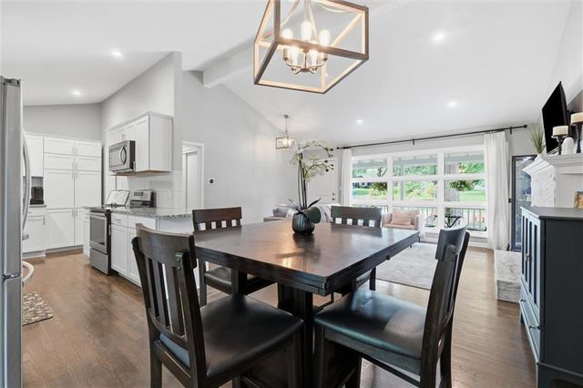 8025 Maple Street, Prairie Village, KS 66208