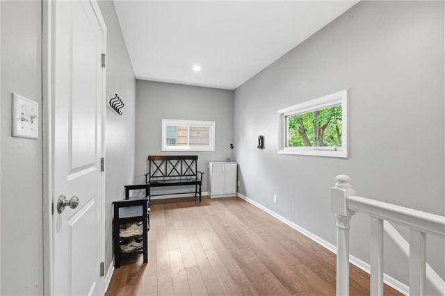 8025 Maple Street, Prairie Village, KS 66208