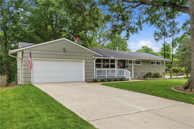 8025 Maple Street, Prairie Village, KS 66208