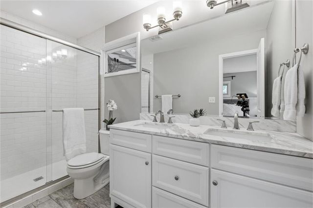 8025 Maple Street, Prairie Village, KS 66208