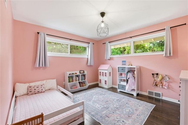 8025 Maple Street, Prairie Village, KS 66208