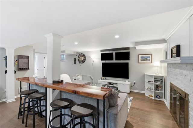 8025 Maple Street, Prairie Village, KS 66208