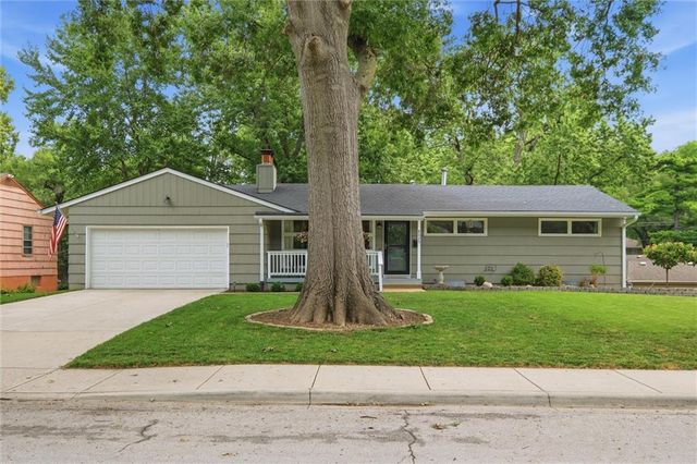 8025 Maple Street, Prairie Village, KS 66208