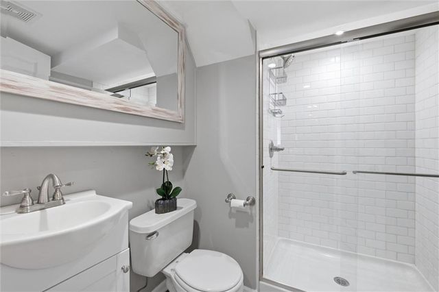 8025 Maple Street, Prairie Village, KS 66208