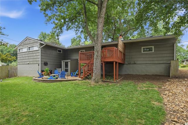 8025 Maple Street, Prairie Village, KS 66208