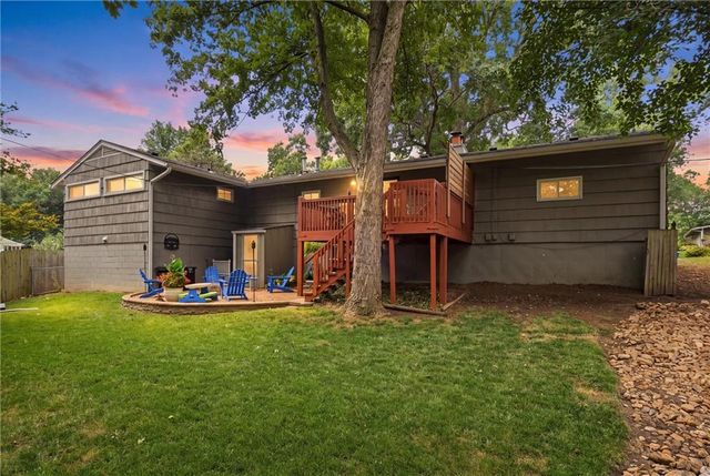 8025 Maple Street, Prairie Village, KS 66208