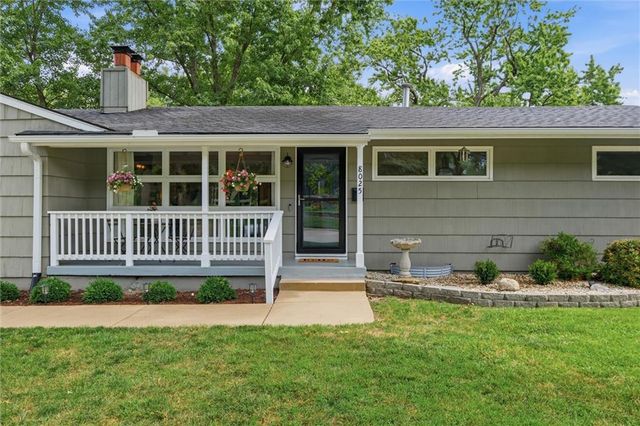 8025 Maple Street, Prairie Village, KS 66208