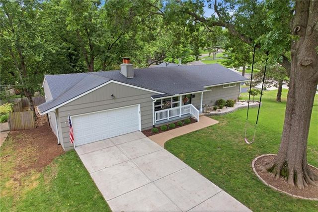 8025 Maple Street, Prairie Village, KS 66208