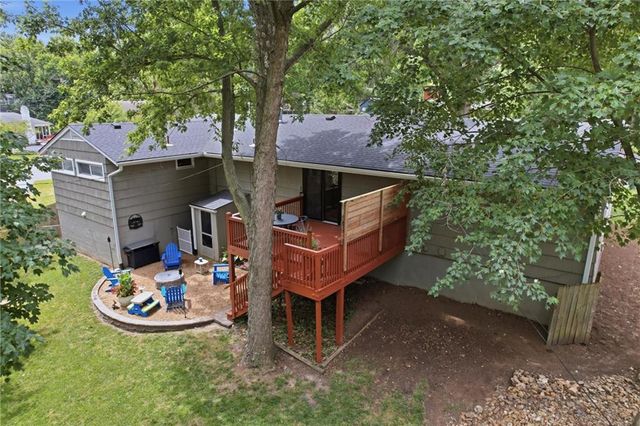 8025 Maple Street, Prairie Village, KS 66208