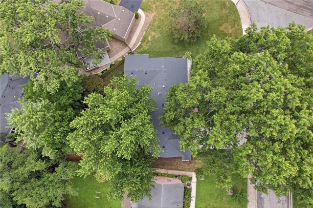 8025 Maple Street, Prairie Village, KS 66208